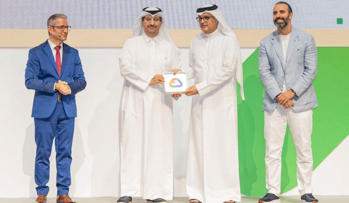 Ooredoo Qatar Wins Award for Leadership in Digital Transformation, Generative AI Innovation